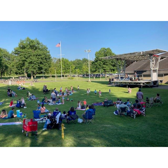 01 Summer-Concert-on-the-Portable-Stage